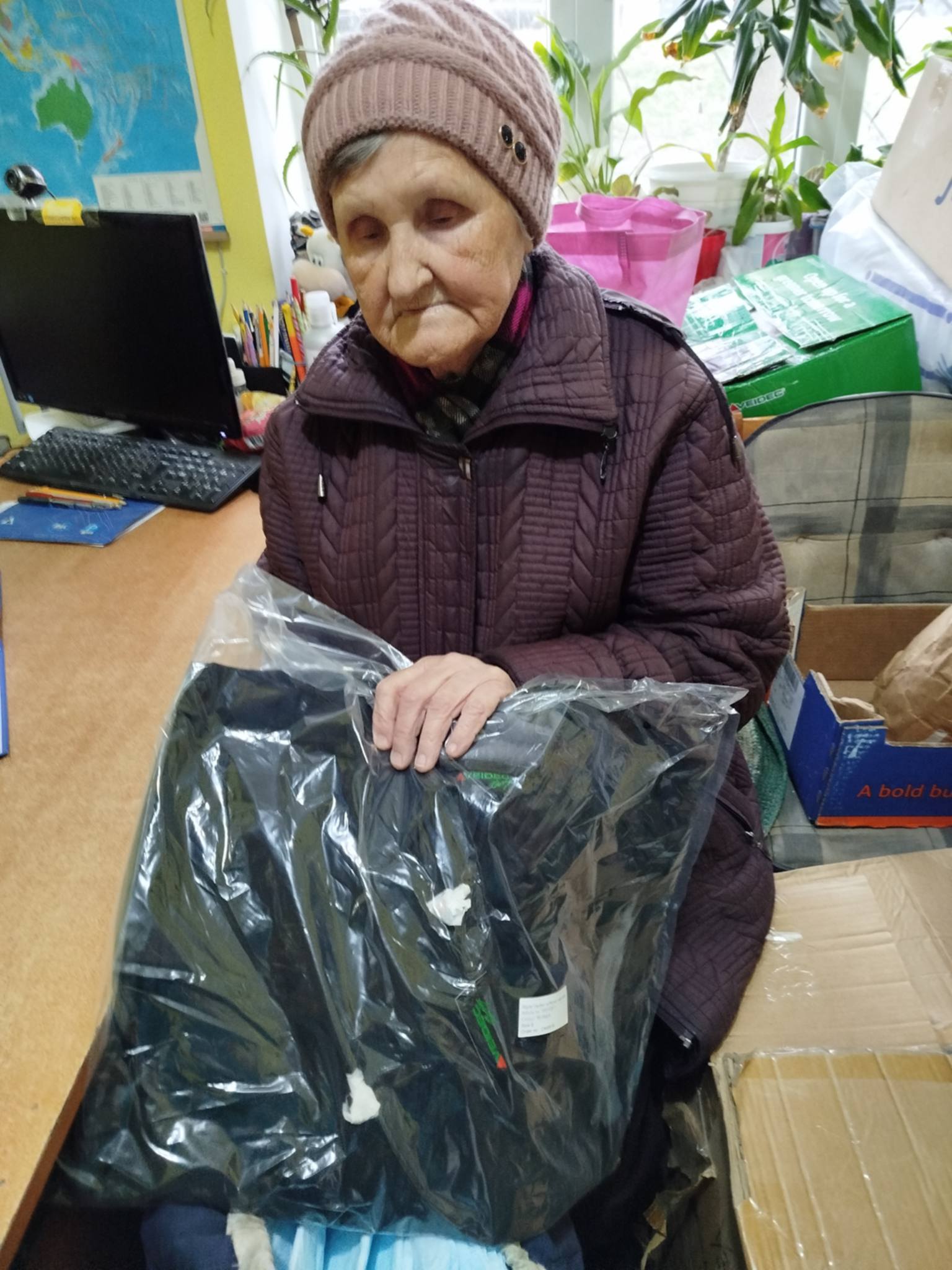 Члени громади збираються та підтримують одне одного